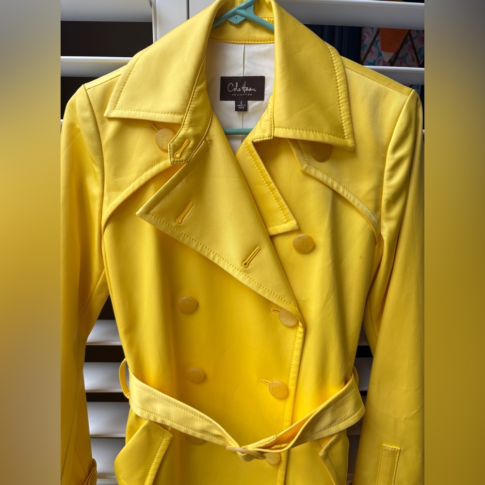 Cole Haan Women's Vibrant Yellow Trench Coat. Look 👀 at the is beautiful trench! - Picture 3 of 14